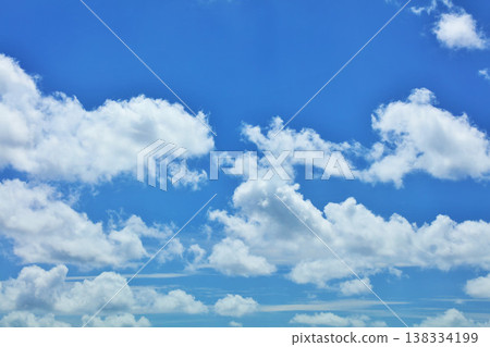 夏天藍天和雲彩 夏天藍天和雲彩 138334199
