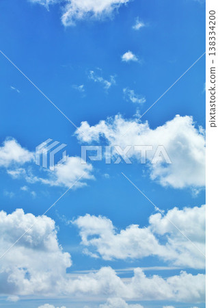 夏天藍天和雲彩 夏天藍天和雲彩 138334200
