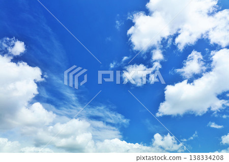 夏天藍天和雲彩 夏天藍天和雲彩 138334208