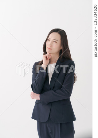 擔心的女商人 擔心的女商人 138334620