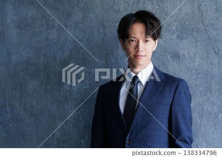 30s businessman portrait 30s businessman portrait 138334796