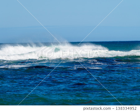 海浪被風吹走 138334952