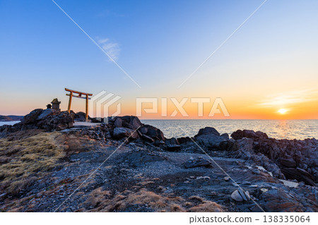 Ryūja Shrine and the rising sun in spring, Iki City, Nagasaki Prefecture Ryūja Shrine and the rising sun in spring, Iki City, Nagasaki Prefecture 138335064