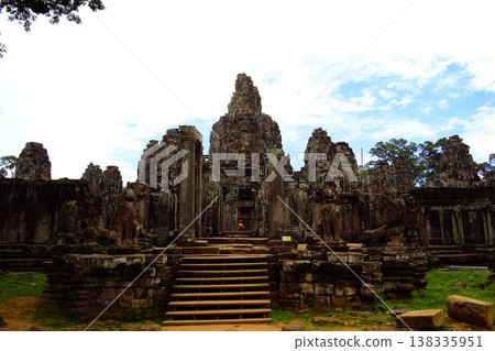 巴戎寺的石頭建築，它是吳哥考古公園內的世界遺產。 138335951