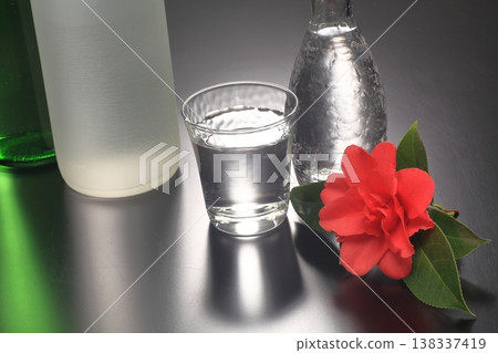 日本清酒與雪山茶 日本清酒與雪山茶 138337419