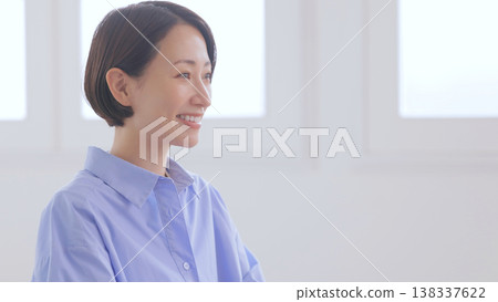 A woman making a meeting A woman making a meeting 138337622
