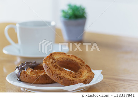 Old-fashioned donut and coffee Old-fashioned donut and coffee 138337941