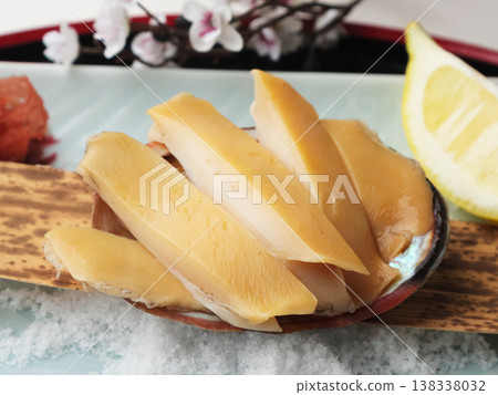 清蒸鮑魚 138338032