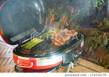 戶外燒烤:燒烤(BBQ) 戶外燒烤:燒烤(BBQ) 138338176