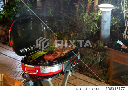 戶外燒烤:燒烤(BBQ) 戶外燒烤:燒烤(BBQ) 138338177
