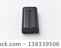 數位設備（如相機）的電池（白色背景） 138339506