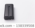數位設備（如相機）的電池（白色背景） 138339508