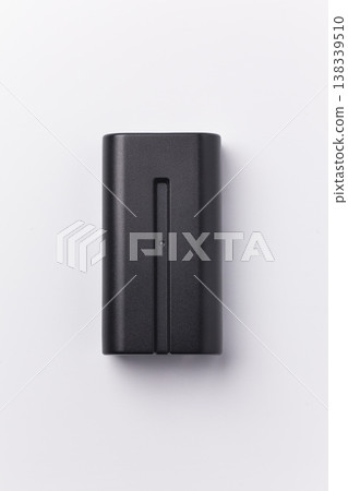 數位設備（如相機）的電池（白色背景） 138339510