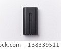 數位設備（如相機）的電池（白色背景） 138339511
