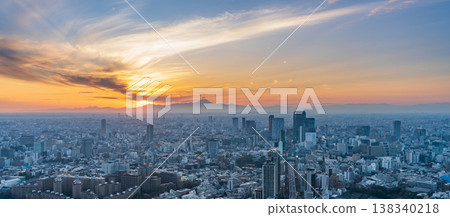 東京澀谷的城市景觀與日落 138340218