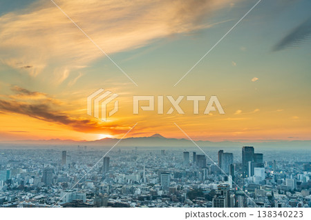 東京澀谷的城市景觀與日落 138340223