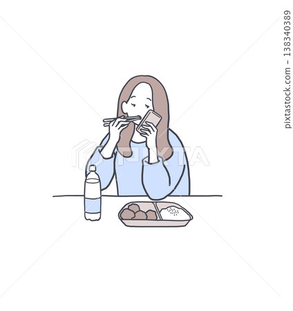 圖:一位女士一邊吃飯一邊看著智慧型手機 圖:一位女士一邊吃飯一邊看著智慧型手機 138340389