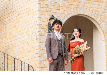 婚禮教堂裡的一對新人（新娘、婚禮、婚宴） 138340806