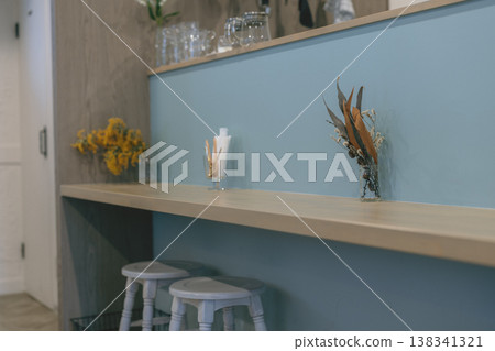 Cafe counter seating and interior design: Natural store design 138341321