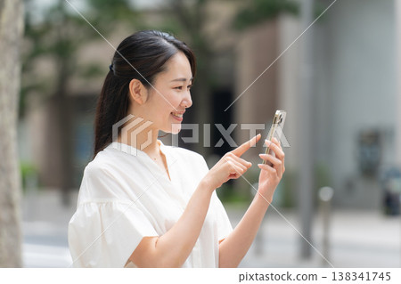 Women's casual wear, early summer, smartphone 138341745