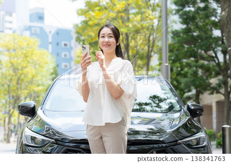 Woman, car, smartphone, rideshare 138341763