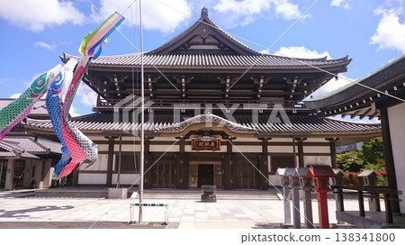 東京港區！高野山東京分寺的變質殿和鯉魚旗。 138341800