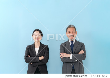 Business men and women arms crossed 138341887