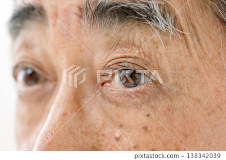 Senior male eyes 138342039
