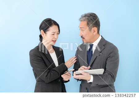 男女之間的商務對話－令人震驚 138342257