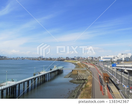 The boat landing and promenade as seen from the Tamagawa Sky Bridge The boat landing and promenade as seen from the Tamagawa Sky Bridge 138342367