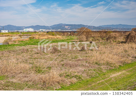 Kizugawa River scenery, Yawata City, Kyoto Prefecture Kizugawa River scenery, Yawata City, Kyoto Prefecture 138342405
