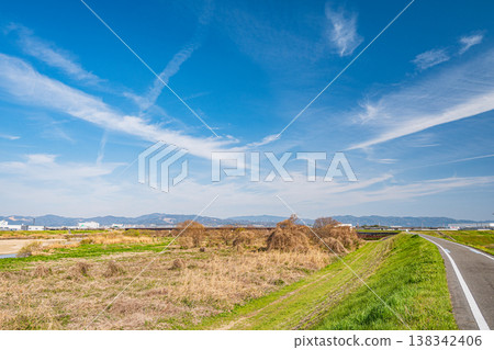 Kizugawa River scenery, Yawata City, Kyoto Prefecture Kizugawa River scenery, Yawata City, Kyoto Prefecture 138342406