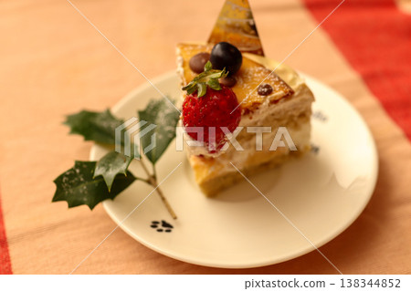 草莓冬青聖誕蛋糕照片 138344852
