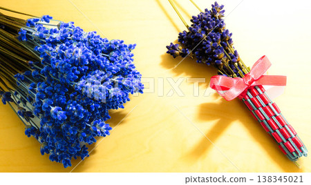 薰衣草枝，夏日北海道富良野的景象。 138345021