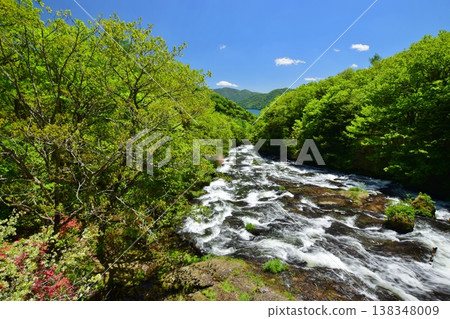 Oku-Nikko, surrounded by lush greenery: Ryuzu Falls Oku-Nikko, surrounded by lush greenery: Ryuzu Falls 138348009