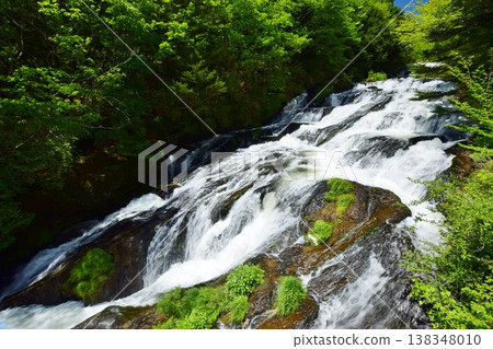 歐日光，綠樹環繞：龍頭瀑布 138348010