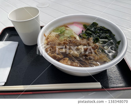 自助式肉烏龍麵，常在觀光區販售。 138348070