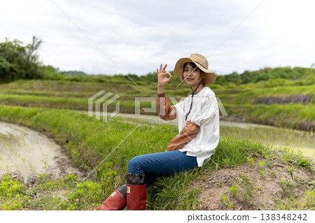 稻田裡的OK標誌 138348242