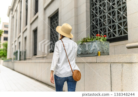 Straw hat and woman 138348244