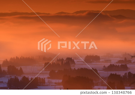 Fog dyed by the morning glow Fog dyed by the morning glow 138348766