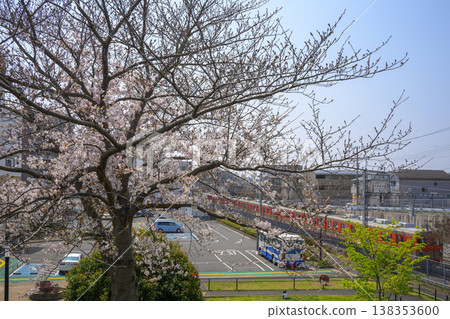 The Tobu Urban Park Line runs through Kamagaya City in spring. 138353600