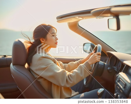 日落時分沿著海岸線駕車行駛 138353848