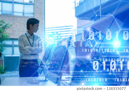 一個男人在窗邊陷入沉思。 138355077