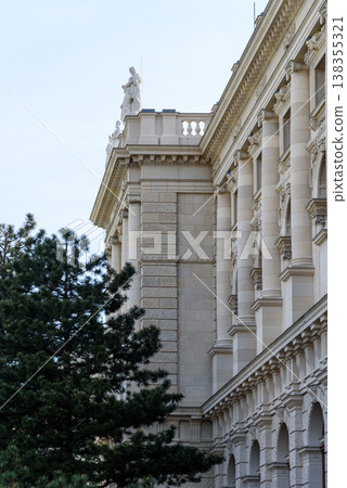 Facade of the Museum of Fine Arts, mixed art collection of sculptures, paintings and Habsburg art in Vienna, Austria Facade of the Museum of Fine Arts, mixed art collection of sculptures, paintings and Habsburg art in Vienna, Austria 138355321
