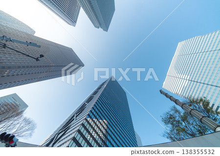 The clear blue sky and soaring skyscrapers of Shinjuku are a fitting backdrop for the season of job hunting and transfers. 138355532
