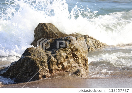 Crashing waves at Cape Irago (Tahara City, Aichi Prefecture) 138357787
