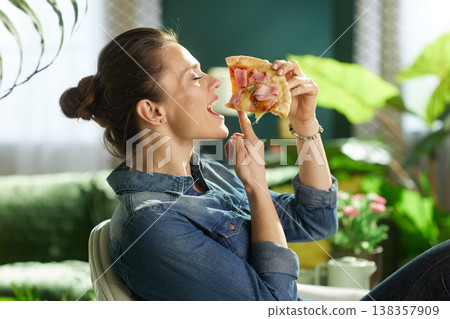 Anticipation of a Delicious Pizza Snack at Home Anticipation of a Delicious Pizza Snack at Home 138357909