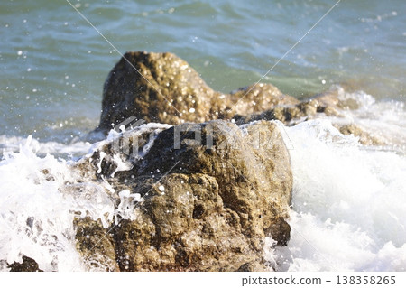 Crashing waves at Cape Irago (Tahara City, Aichi Prefecture) 138358265