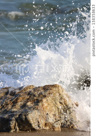 Crashing waves at Cape Irago (Tahara City, Aichi Prefecture) 138358633