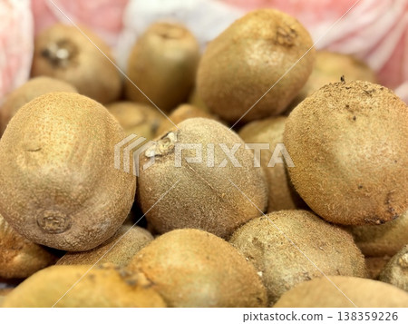 Ripe juicy selected kiwis are sold in box by weight in an elite supermarket. Close-up. Ripe juicy selected kiwis are sold in box by weight in an elite supermarket. Close-up. 138359226
